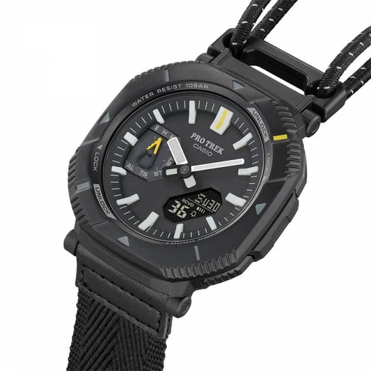 CASI.O PRO TREK BLACK ND WHITE